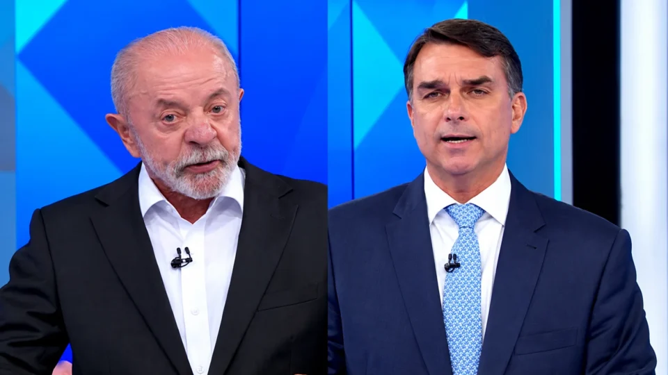Flávio fala em obras inacabadas do PT; Lula critica governo Bolsonaro