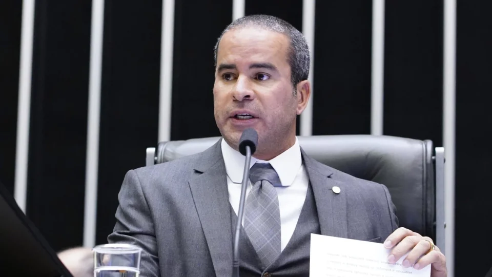 Fred Linhares e Rodrigo Rollemberg ficam fora da Câmara após eleição no DF
