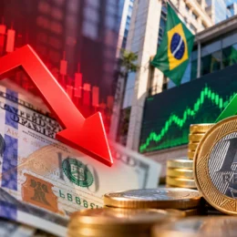 Dólar cai 0,90% e fecha a R$ 4,993; Ibovespa sobe