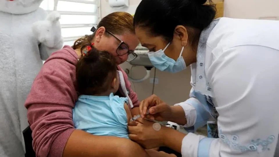 Vacina contra meningite ACWY esgota antes do previsto no Rio de Janeiro