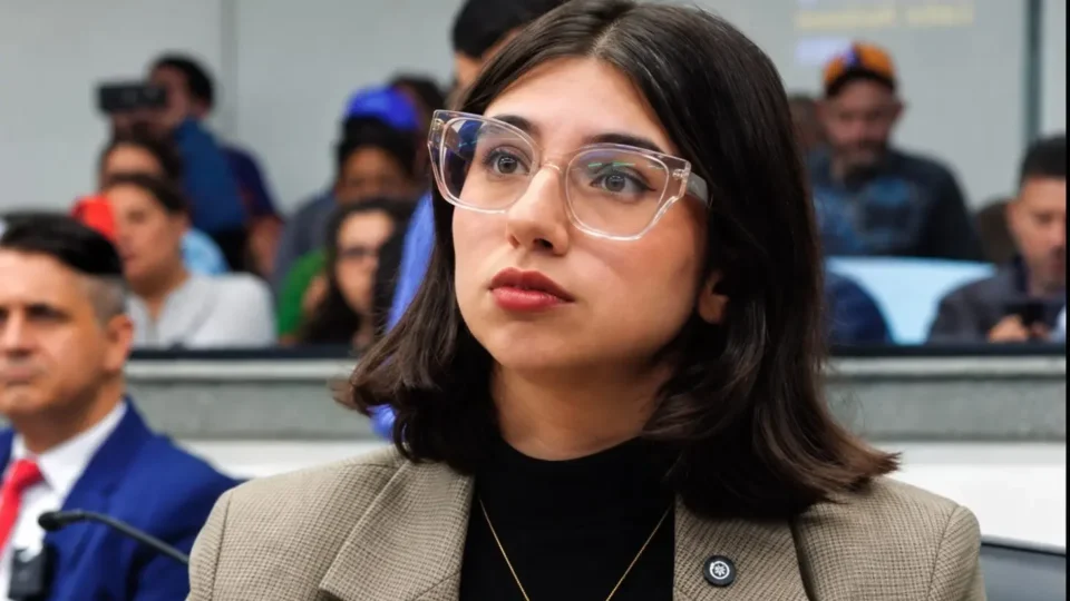 Efeito Campopiano? Buscas por feminismo disparam 180% após eleição de deputada em SP
