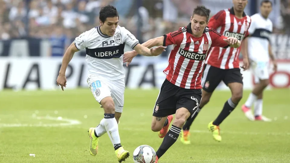 Estudiantes enfrenta Gimnasia às 19h em jogo crucial na Argentina
