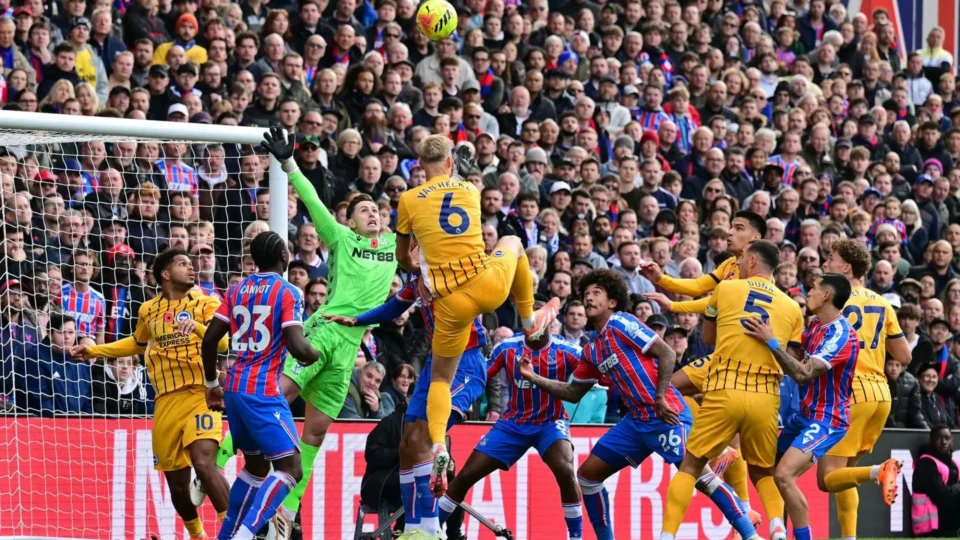 Brighton goleia Crystal Palace por 5 a 0 em clássico com golaço do meio-campo