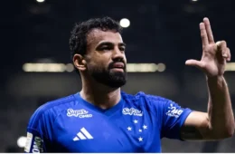 Fabrício Bruno, 31 anos, marca gol da vitória e alcança 400 jogos