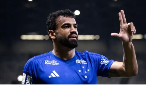 Fabrício Bruno, 31 anos, marca gol da vitória e alcança 400 jogos