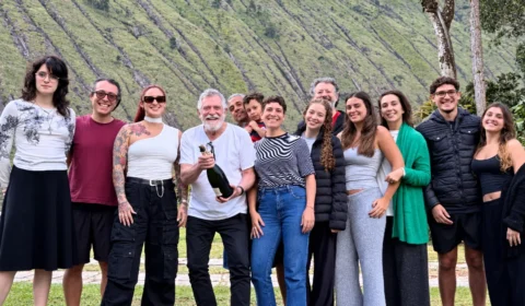 José de Abreu reúne esposa, filhos e netos em foto rara de família