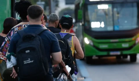 TRE-BA manda prender secretário por bloquear ônibus no 2º turno