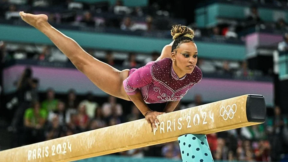 Rebeca Andrade volta ao Mundial e lidera Brasil na busca por medalhas e vaga olímpica
