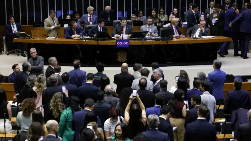 CCJ do Senado aprova PEC da Segurança Pública, que segue para o plenário