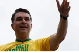Após pedido do PSOL, Flávio Bolsonaro pode perder mandato no Senado; entenda