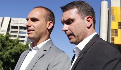 Flávio Bolsonaro chega aos EUA e se reúne com irmão Eduardo na Flórida