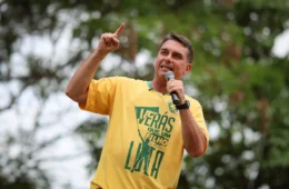 Podemos anuncia apoio a Flávio Bolsonaro e amplia aliança para o segundo turno