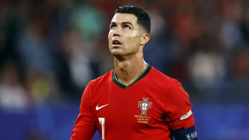 Cristiano Ronaldo é suspenso pela Federação Portuguesa após deixar seleção