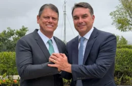 Flávio troca confronto por estratégia e aposta em Tarcísio para debate decisivo