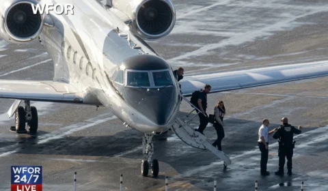 Flávio Bolsonaro chega aos Estados Unidos após viagem com escala no Equador