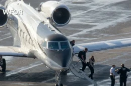 Flávio Bolsonaro chega aos Estados Unidos após viagem com escala no Equador