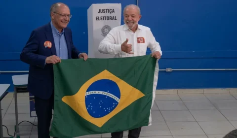 Lula vota em São Bernardo do Campo e acompanha apuração do segundo turno em SP