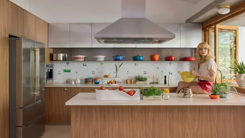 Filha de Xuxa mora em casa de 308 m² com fogão de R$ 55 mil; conheça o imóvel