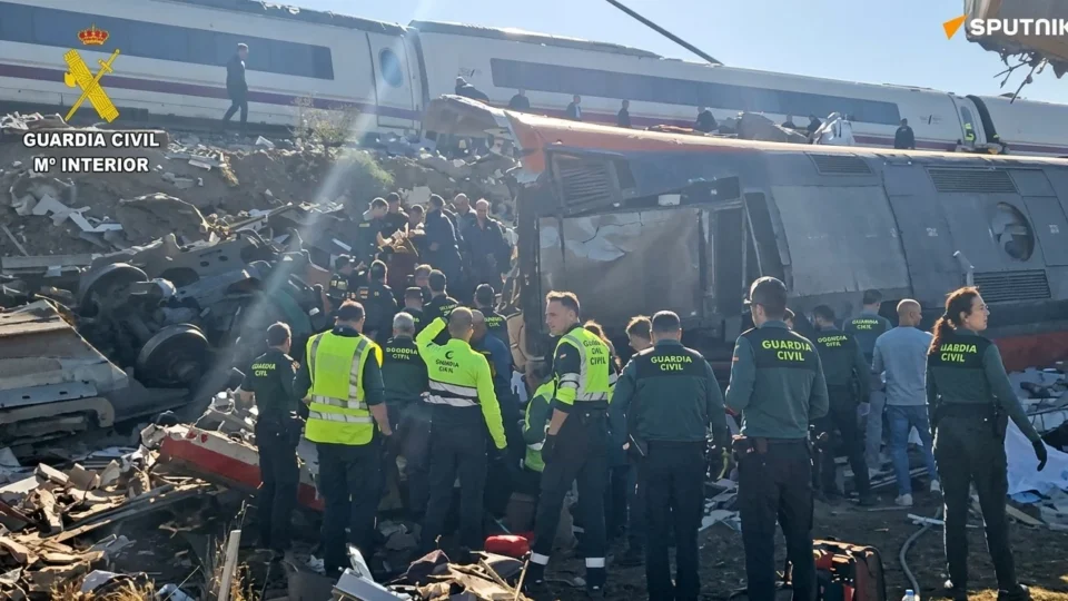 VÍDEO: Colisão de trens deixa 64 mortos na Espanha; Brasil lamenta tragédia ferroviária