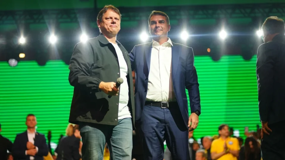 Flávio se reúne com Tarcísio em Brasília para traçar estratégia do 2º turno