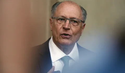 Alckmin critica Trump por questionar eleição brasileira após vitória de Lula