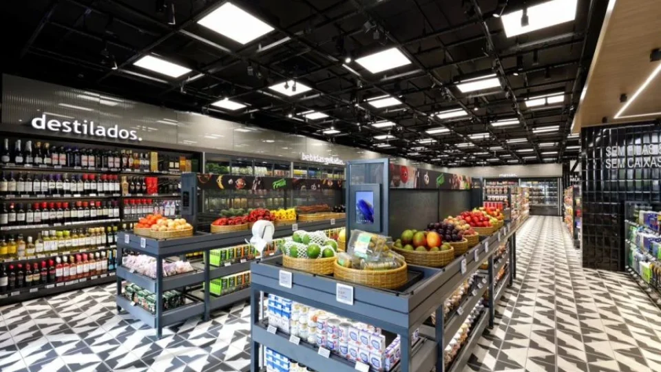 Supermercado sem caixas chega ao Brasil com 587 câmeras e inteligência artificial