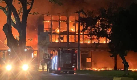Incêndio atinge prédio da UFPE com R$ 100 milhões em equipamentos e destrói pesquisas