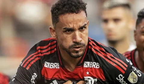 Danilo passa por cirurgia após fraturar mandíbula e deve perder semifinal da Libertadores