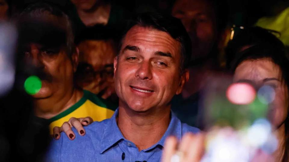 Cúpula do Centrão aposta em vitória de Flávio e amplia apoio no 2º turno