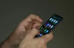 Anatel vai exigir biometria facial para manter celular ativo; veja os prazos