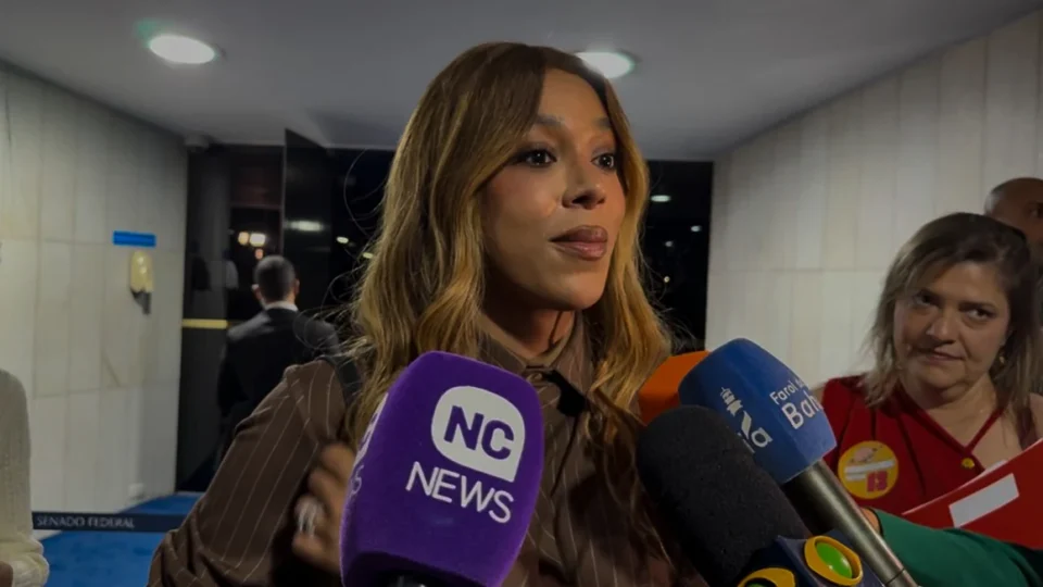 Erika Hilton acusa Flávio Bolsonaro de usar fim da 6×1 para conquistar votos