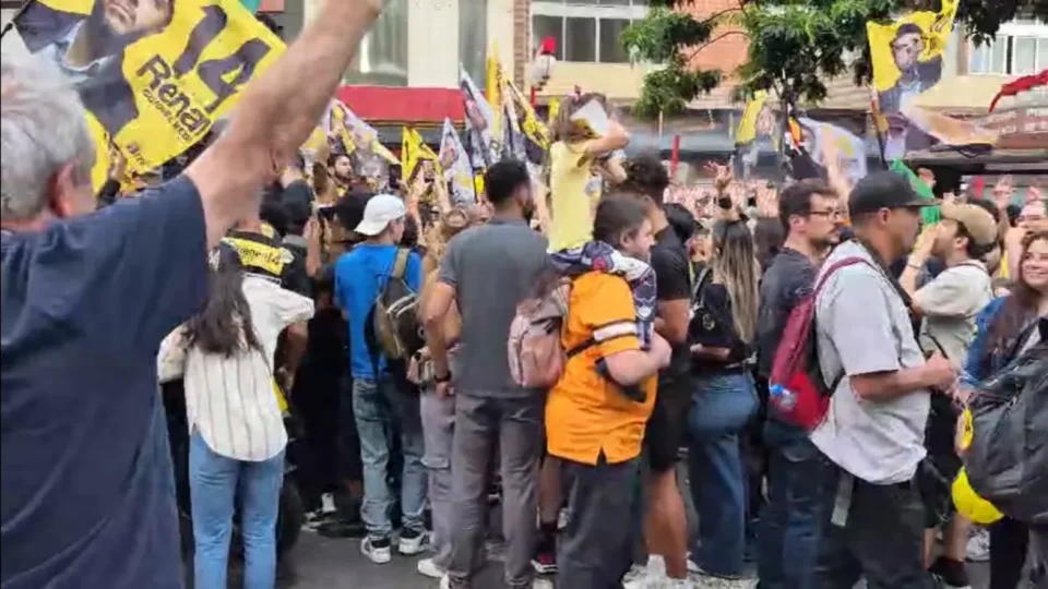 Ato do Missão reúne apoiadores na Praça da Liberdade antes da eleição