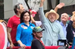 Lula encerra campanha com caminhada da Paulista à Praça Roosevelt
