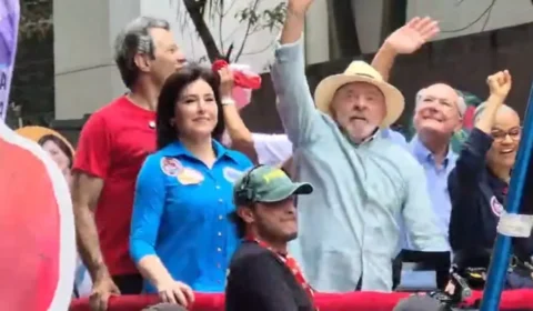 Lula encerra campanha com caminhada da Paulista à Praça Roosevelt