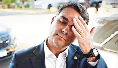 Flávio mobiliza aliados para conter desgaste após polêmica sobre Bolsa Família