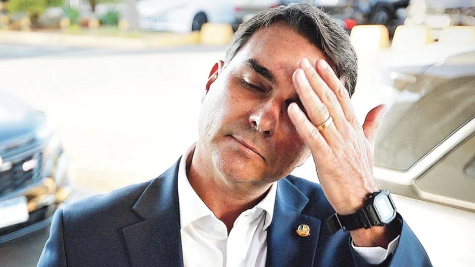 Flávio mobiliza aliados para conter desgaste após polêmica sobre Bolsa Família
