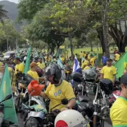 VÍDEO: Flávio Bolsonaro faz motociata em BH na véspera do segundo turno das eleições