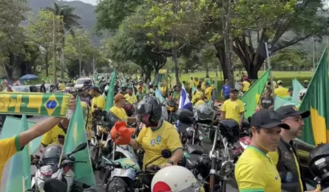 VÍDEO: Flávio Bolsonaro faz motociata em BH na véspera do segundo turno das eleições