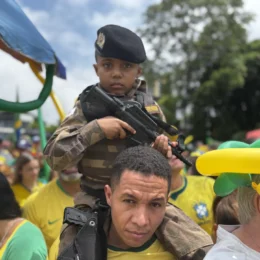 Flávio Bolsonaro reúne aliados em BH na reta final para disputar votos em Minas
