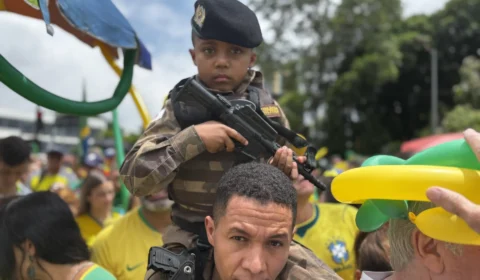 Flávio Bolsonaro reúne aliados em BH na reta final para disputar votos em Minas