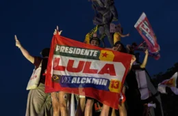 Para garantir virada de Lula, 30 mil pessoas ocupam o Centro de BH