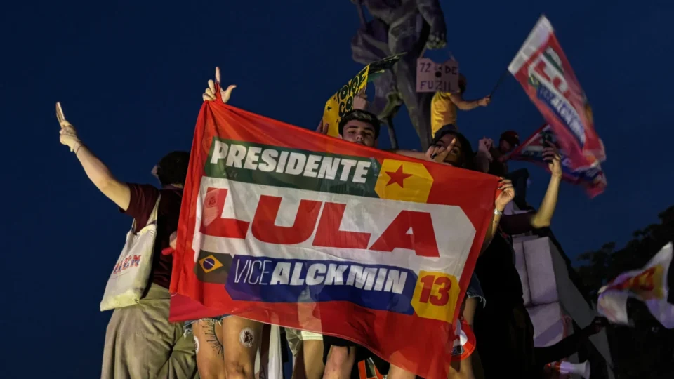Para garantir virada de Lula, 30 mil pessoas ocupam o Centro de BH