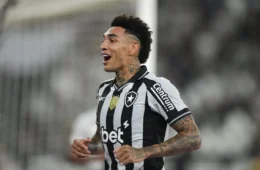 Igor Jesus é questionado se jogaria no Flamengo e se declara ao Botafogo: “Meu coração é Fogão”