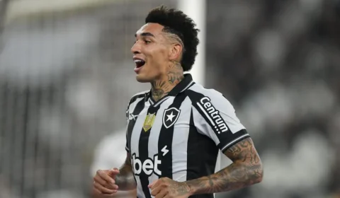 Igor Jesus é questionado se jogaria no Flamengo e se declara ao Botafogo: “Meu coração é Fogão”