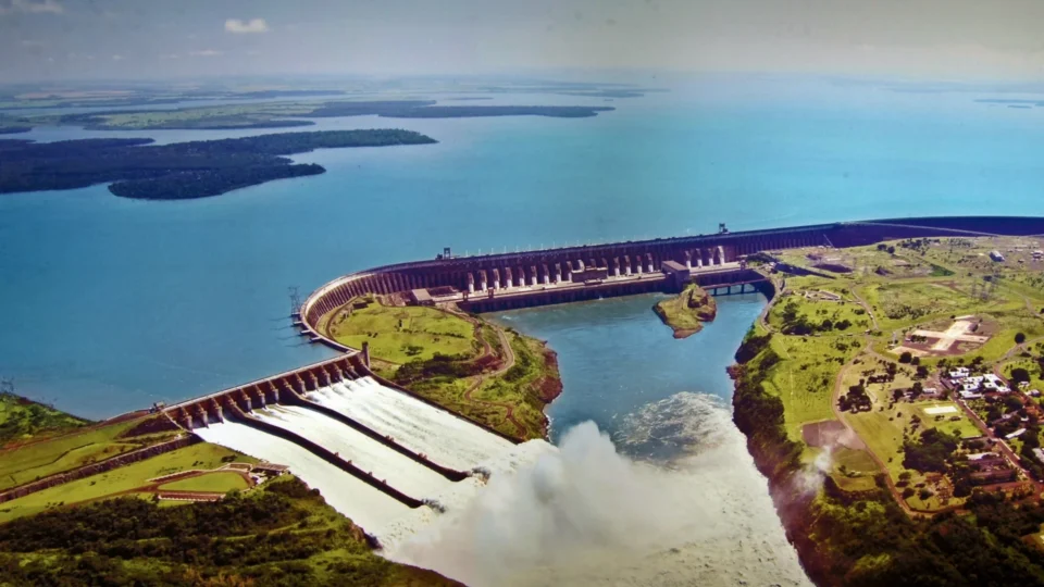 Plano de Trump para usar energia de Itaipu em IA pode reduzir oferta ao Brasil