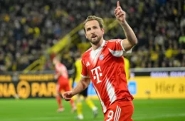 Kane perde pênalti, e Bayern sofre empate do Dortmund no fim, mas segue líder