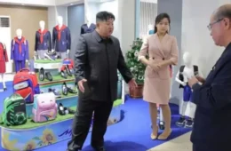 Kim Jong-un reaparece em fotos após rumores de morte por hemorragia cerebral