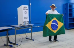 Lula se declara “antissistema” ao traçar estratégia com aliados para o 2º turno
