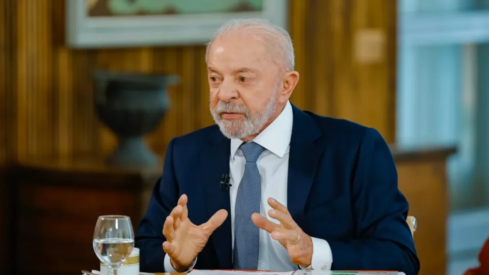 Lula cancela agenda em São Paulo e fica em Brasília para acompanhar votação da 6×1