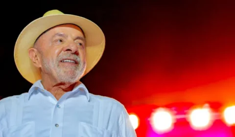 Centrão se reaproxima de Lula e tenta manter cargos no novo governo